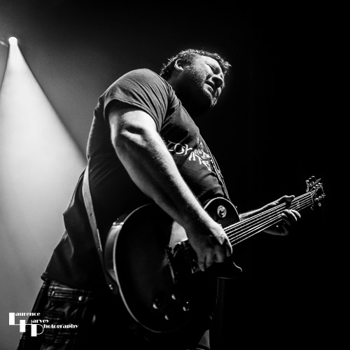 Alan Nimmo on guitar & vocals