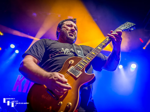 Alan Nimmo on guitar & vocals