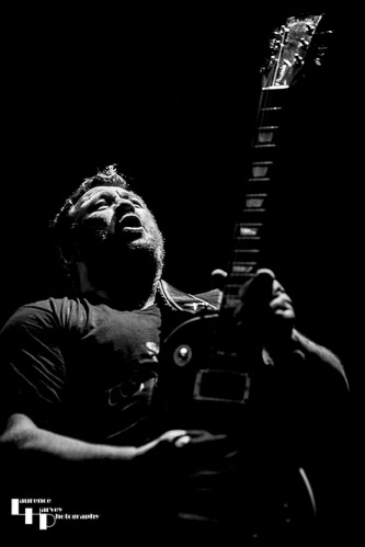 Alan Nimmo on guitar & vocals