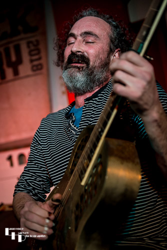 King Size Slim on vocals & guitar