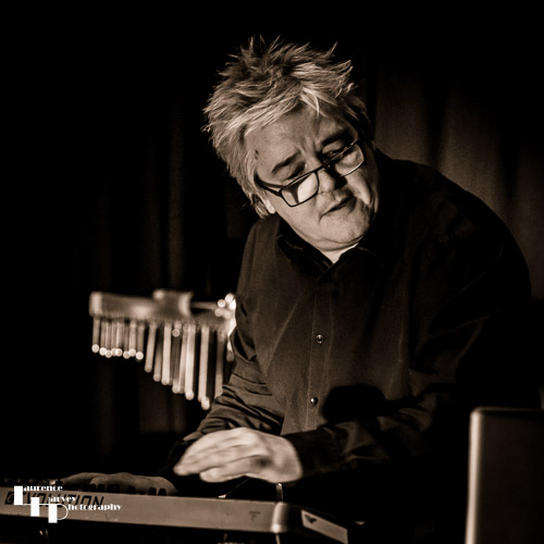 Richard Cottle on keyboards