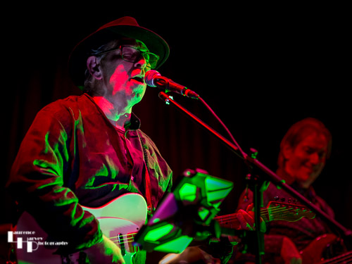 Derik Timms on guitar & vocals