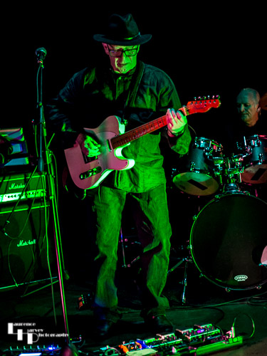 Derik Timms on guitar & vocals