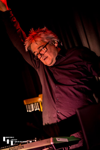 Richard Cottle on keyboards