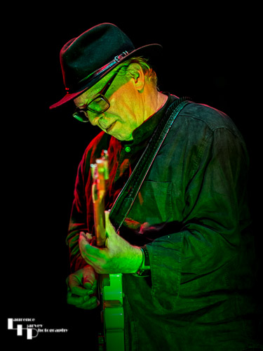 Derik Timms on guitar & vocals