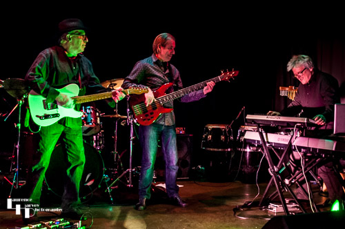 Derik Timms on guitar, Eddie Masters on bass & Richard Cottle on keys