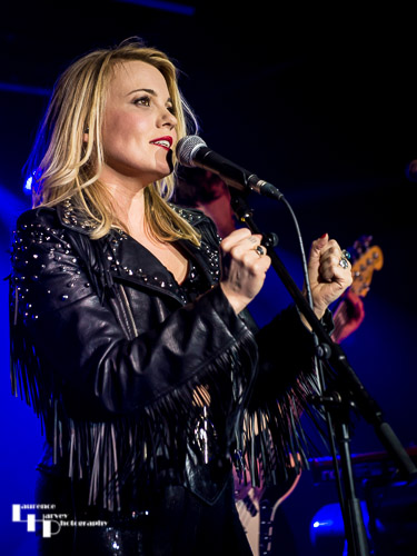 Mollie Marriott on vocals