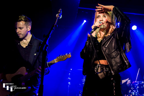 Mollie Marriott on vocals & Ryan Burnett on guitar