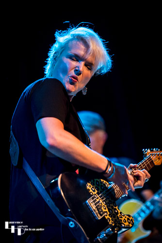 Rebecca Downes on vocals & guitar