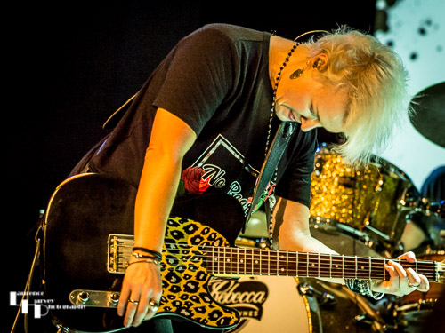 Rebecca Downes on vocals & guitar
