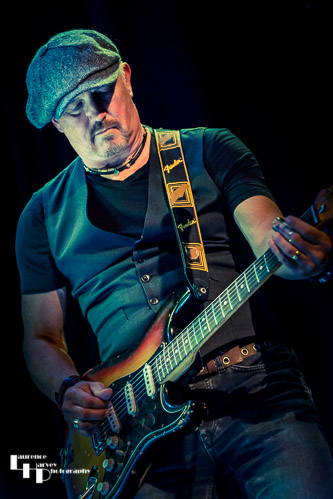 Steve Birkett on lead guitar