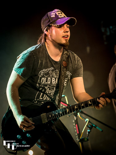 Rich Moss on vocals & backing guitar