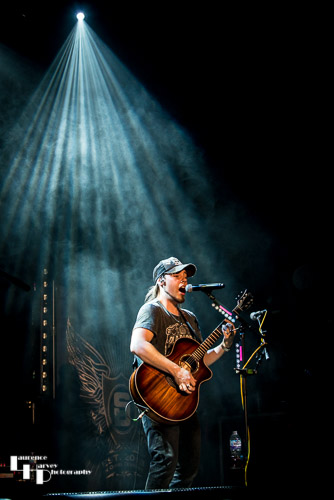 Rich Moss on vocals & backing guitar