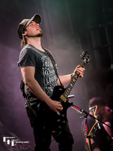 Rich Moss on vocals & backing guitar