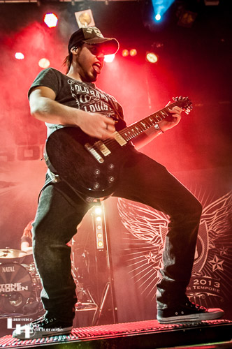 Rich Moss on vocals & backing guitar