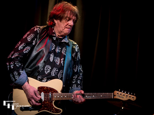 Bill Mead on guitar and lead vocals