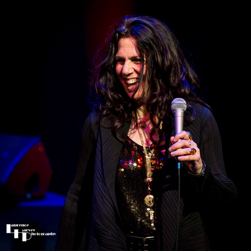 Sari Schorr on vocals