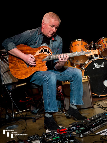 Opening acoustic set -Bob Moore on guitar