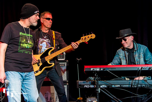Stuart 'Son' Maxwell on vocals, Derek White on bass & Ian Salisbury on keys