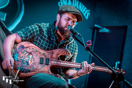 Tom Malachowski on guitar & vocals
