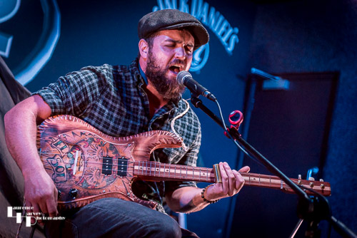 Tom Malachowski on guitar & vocals