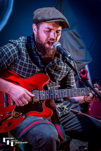 Tom Malachowski on guitar & vocals