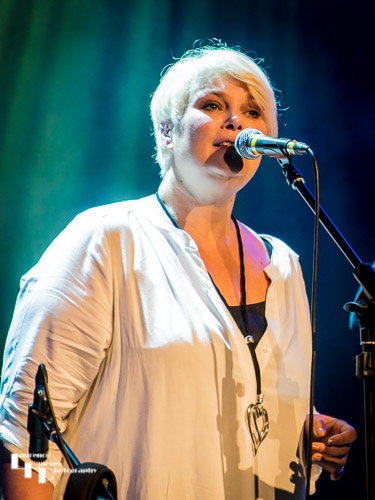 Yoka (Qureshi-Kuiper) on vocals