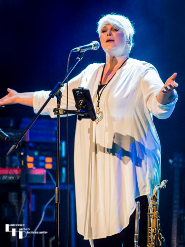 Yoka (Qureshi-Kuiper) on vocals