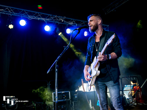 Ben Poole (Band): Ben Poole on guitar & vocals