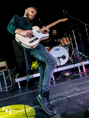 Ben Poole (Band): Ben Poole on guitar & vocals