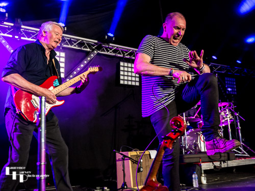 Caravan: Pye Hastings on vocals & guitar, Geoffrey Richardson on spoons