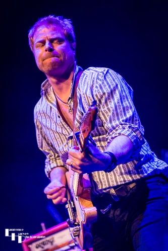 Felix Bechtolsheimer on guitar