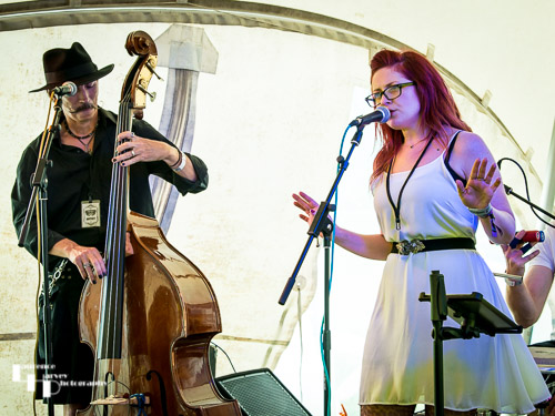 Dodobones: Robbyn Snow on vocals, Ian Newman on double bass