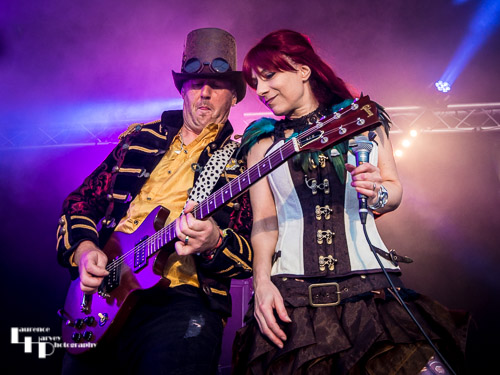 Doris Brendel (& Band): Doris Brendel on vocals & Lee Dunham on guitar