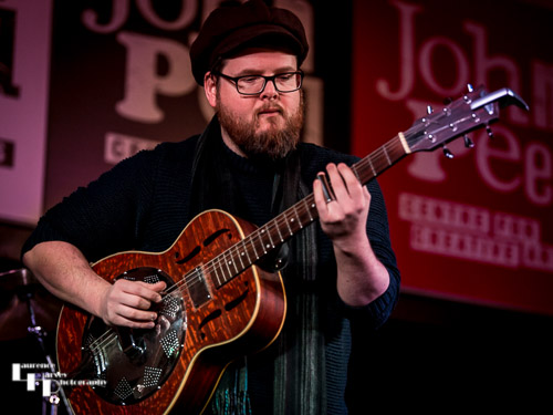 Mark ‘Boweevil’ Howes on guitar