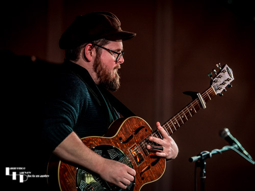 Mark ‘Boweevil’ Howes on guitar