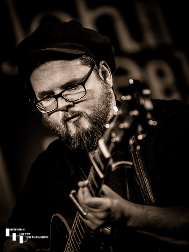 Mark ‘Boweevil’ Howes on guitar