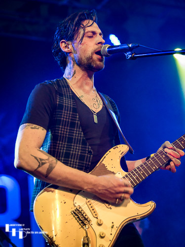 Dan Patlansky on vocals & guitar
