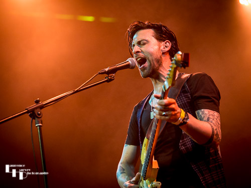 Dan Patlansky on vocals & guitar
