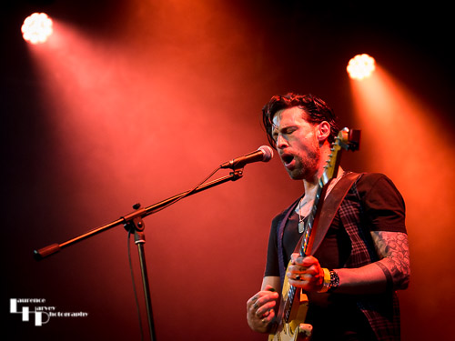 Dan Patlansky on vocals & guitar