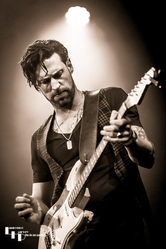 Dan Patlansky on vocals & guitar