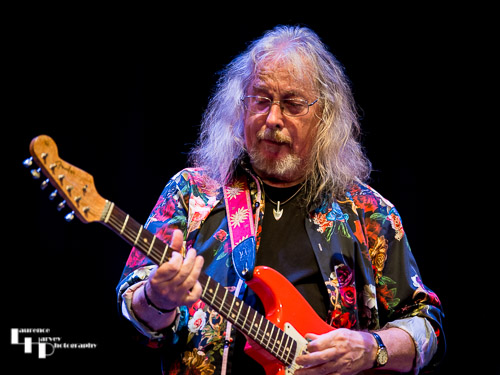 Dave Thomas on guitar & vocals