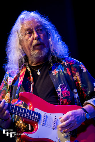 Dave Thomas on guitar & vocals