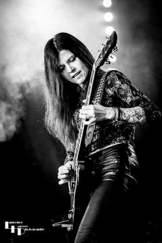 Häxan: Sam Bolderson on vocals & guitar