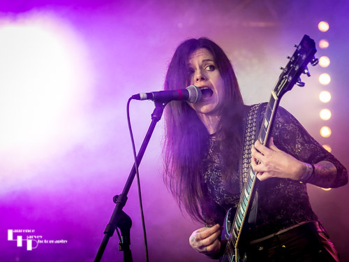 Häxan: Sam Bolderson on vocals & guitar