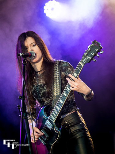 Häxan: Sam Bolderson on vocals & guitar