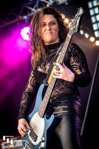 Häxan: Harriet Wadeson on bass