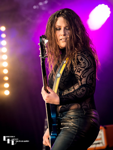 Häxan: Harriet Wadeson on bass