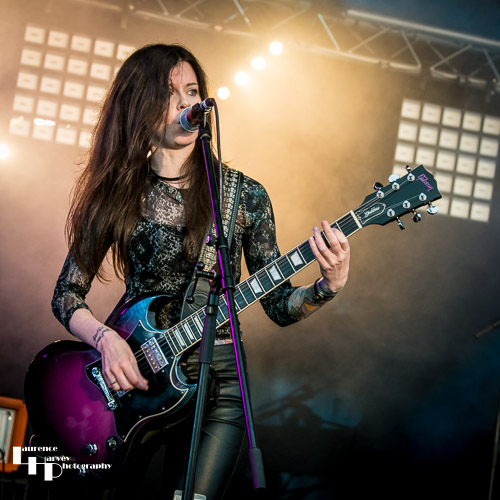 Häxan: Sam Bolderson on vocals & guitar