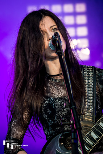 Häxan: Sam Bolderson on vocals & guitar